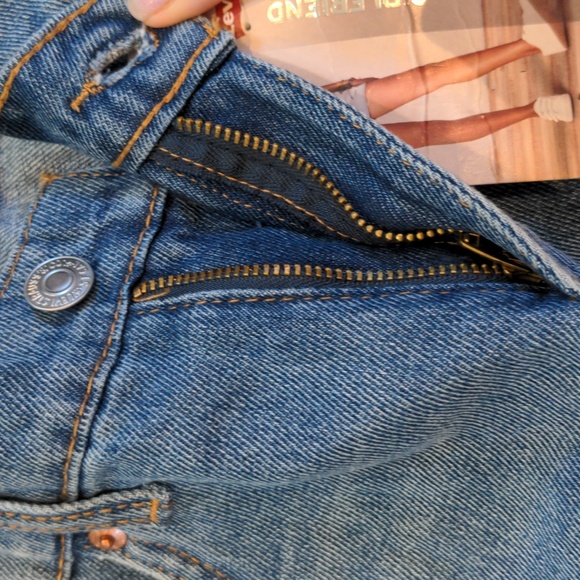 NWT Girls Levi's Distressed Denim Girlfriend Shorty Short - Picture 4 of 8